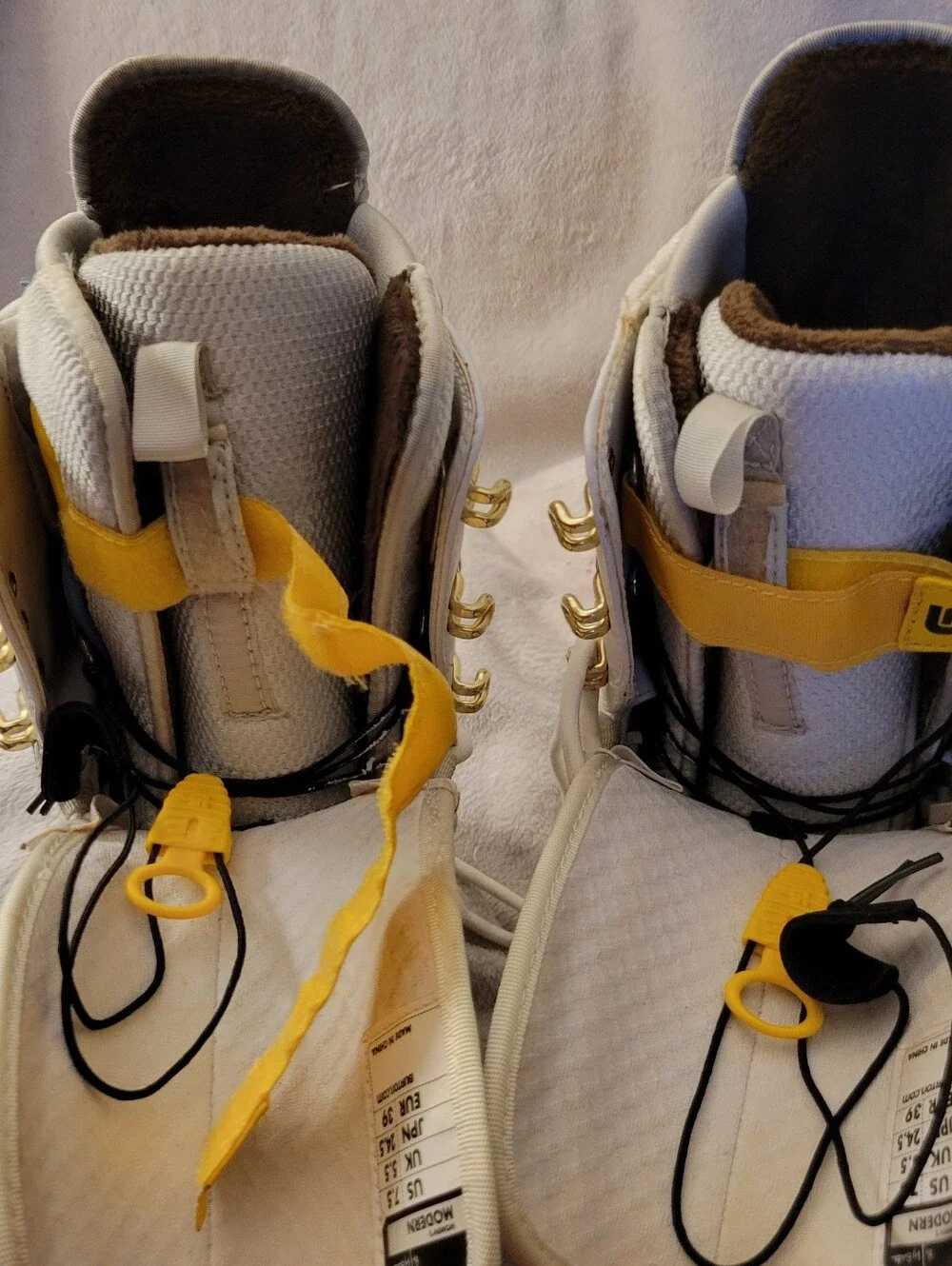 B by Burton Modern Snowboard Boots. Size 7.5